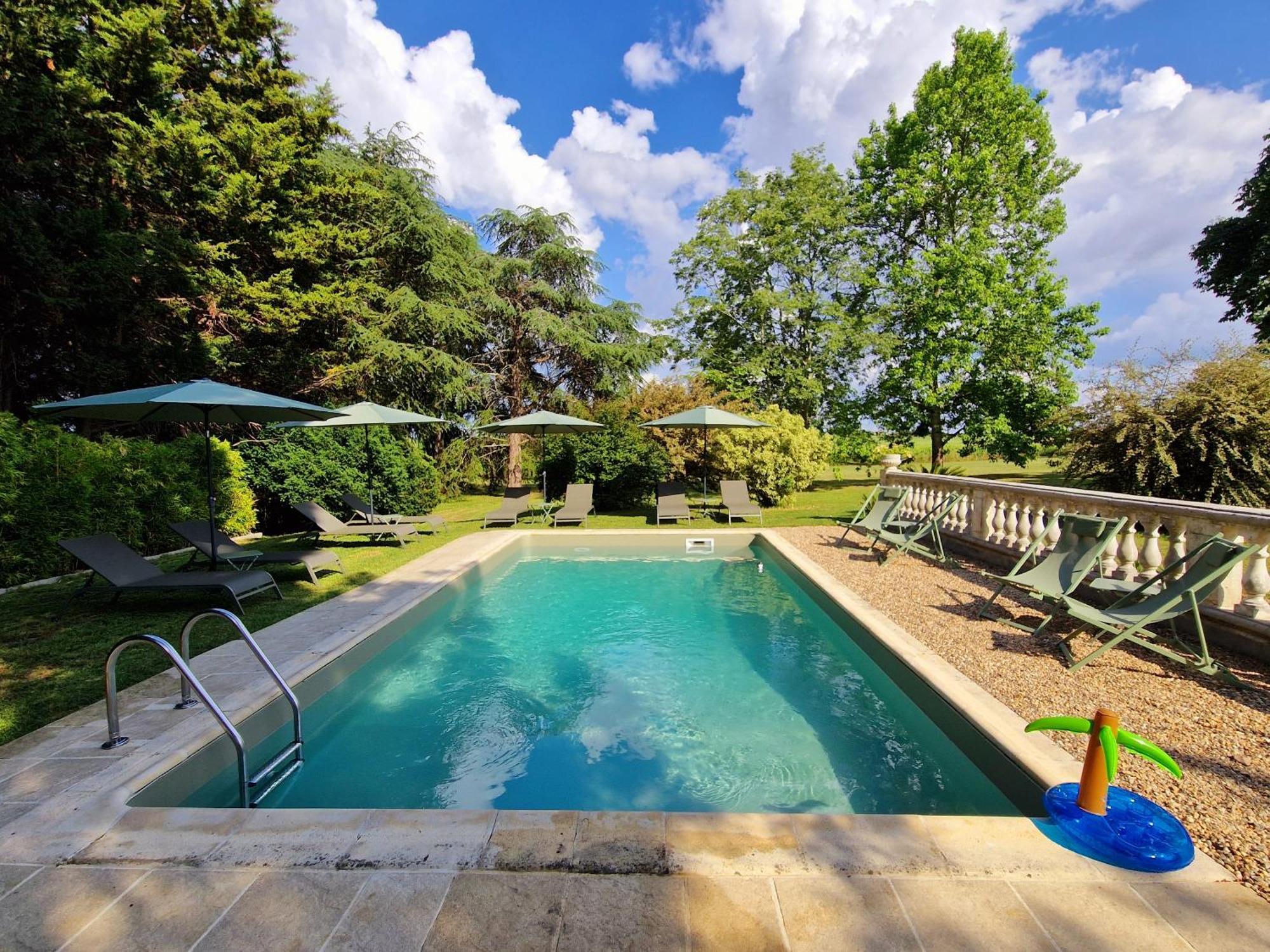 Ferienhaus Chateau Tanesse De Tourny Bayon